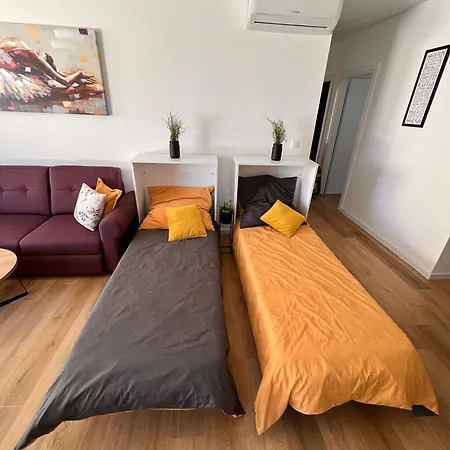 Apartment Sunshine Deluxe 79m2 With Pool, 50 M2 Garden Lounge And Outdoor Space *