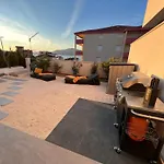 Sunshine Deluxe 80m2 With Pool, 50 M2 Garden Lounge And Outdoor Space Trogir