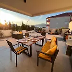 Sunshine Deluxe 80m2 With Pool, 50 M2 Garden Lounge And Outdoor Space *
