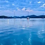 Sunshine Deluxe 80m2 With Pool, 50 M2 Garden Lounge And Outdoor Space * Trogir