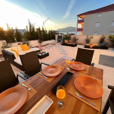 Sunshine Deluxe 79m2 With Pool, 50 M2 Garden Lounge And Outdoor Space