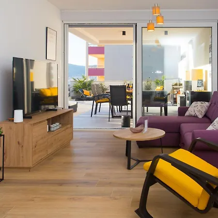 Apartment Sunshine Deluxe 79m2 With Pool, 50 M2 Garden Lounge And Outdoor Space *