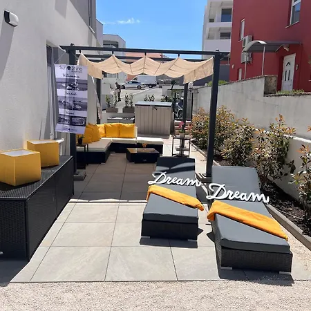 Sunshine Deluxe 79m2 With Pool, 50 M2 Garden Lounge And Outdoor Space