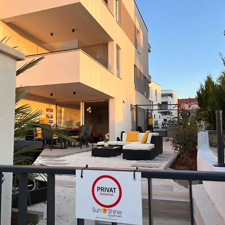 Apartment Sunshine Deluxe 79m2 With Pool, 50 M2 Garden Lounge And Outdoor Space *