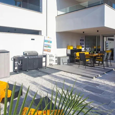 Sunshine Deluxe 80m2 With Pool, 50 M2 Garden Lounge And Outdoor Space Apartamento Trogir