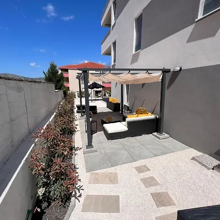 Sunshine Deluxe 79m2 With Pool, 50 M2 Garden Lounge And Outdoor Space *