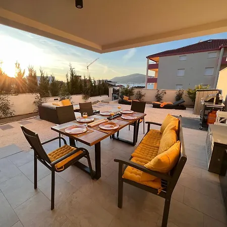 Sunshine Deluxe 79m2 With Pool, 50 M2 Garden Lounge And Outdoor Space *
