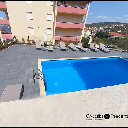 Apartment Sunshine Deluxe 79m2 With Pool, 50 M2 Garden Lounge And Outdoor Space *