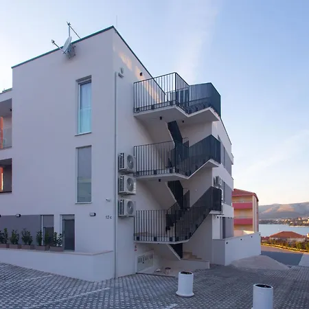 Sunshine Deluxe 80m2 With Pool, 50 M2 Garden Lounge And Outdoor Space Apartamento