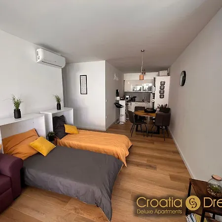 Apartment Sunshine Deluxe 79m2 With Pool, 50 M2 Garden Lounge And Outdoor Space